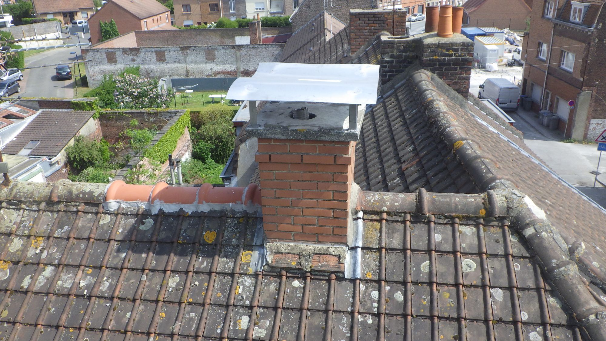 Chapeau de cheminée en inox posé lors d’une réparation de toiture